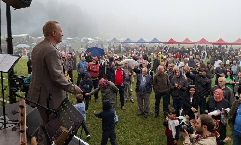 Çaykara köknar Limni Şenliği Renkli Görüntülerle Tamamlandı