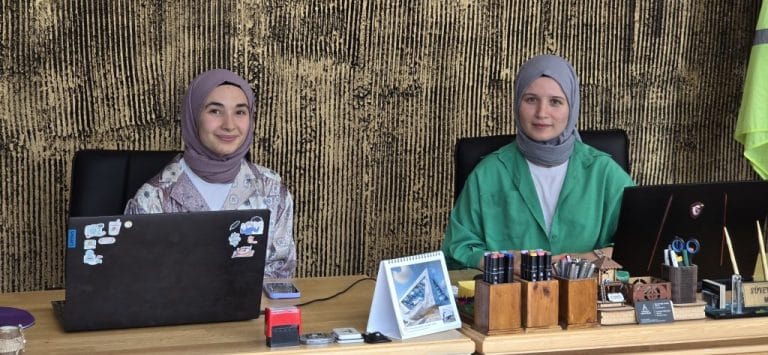 Genç mimarlar Çaykara’nın ilk mimarlık ofisini açtı
