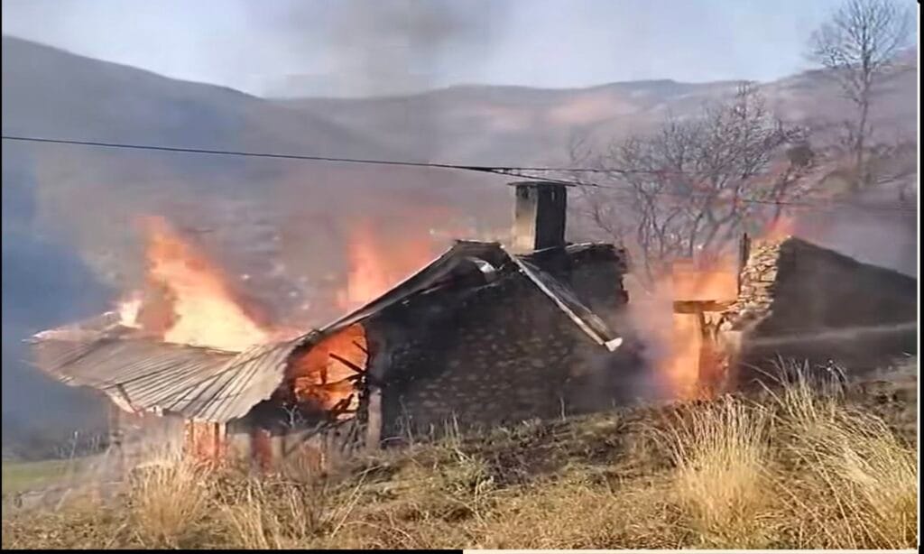Çaykara’da Akyüz Ailesinin Baba Evinde Korkutan Yangın