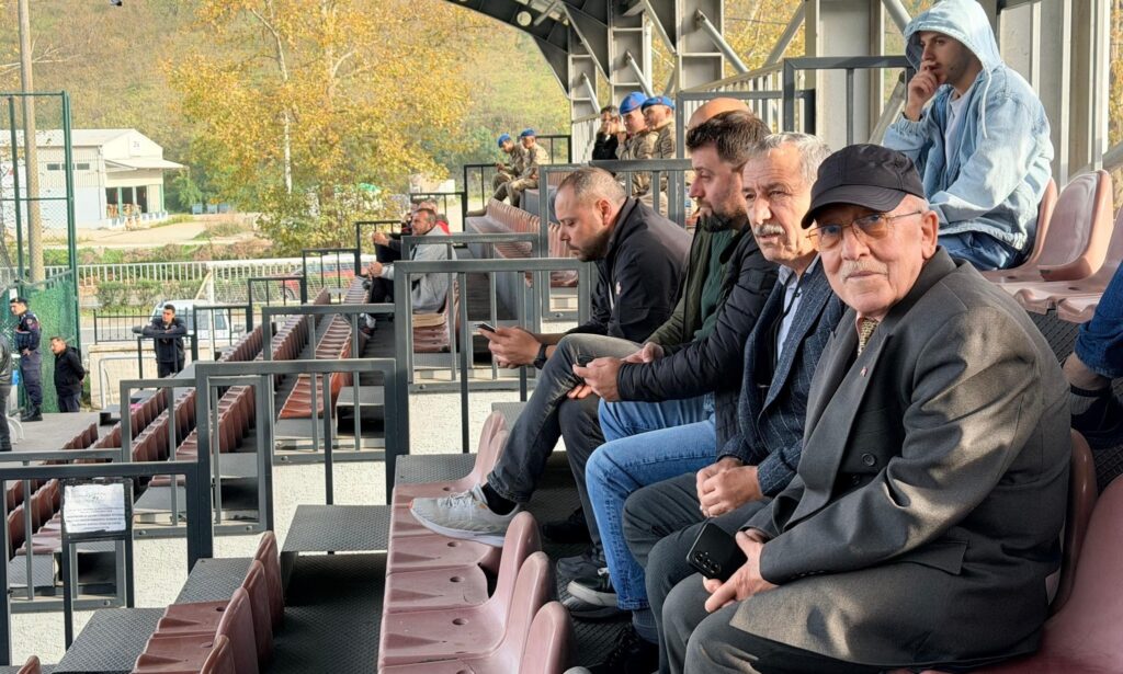 Çaykaraspor liderliğini sürdürüyor 40