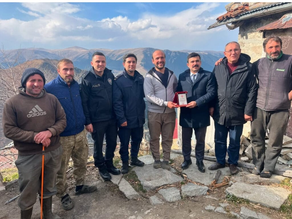 Kaymakam Sapmaz’dan Son Yaylacı Soner’e plaket! 6
