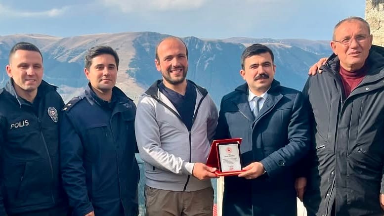 Kaymakam Sapmaz’dan Son Yaylacı Soner’e plaket!