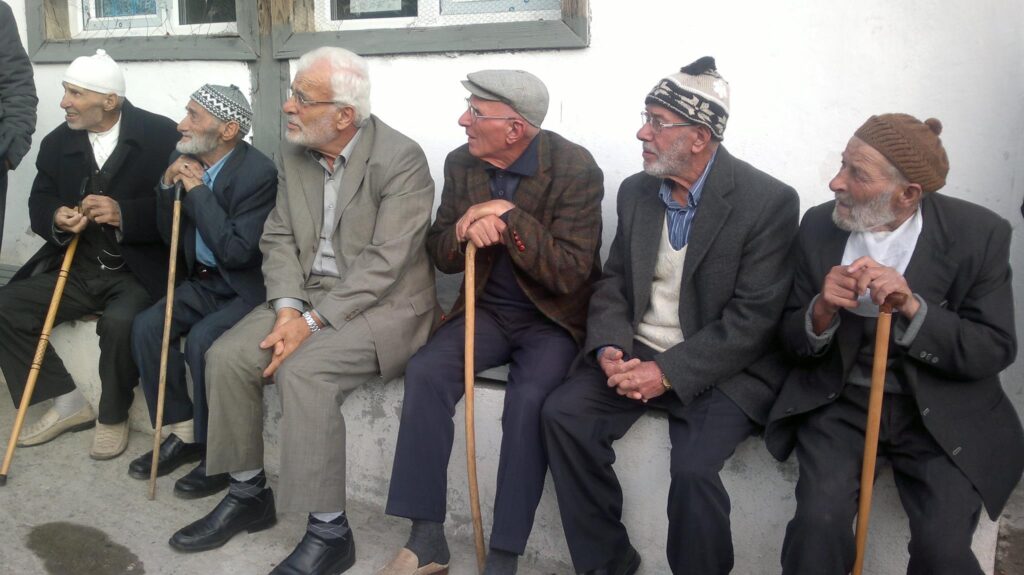 Uzun Uzun Susarlardı-Yaşlılardan Fragmanlar