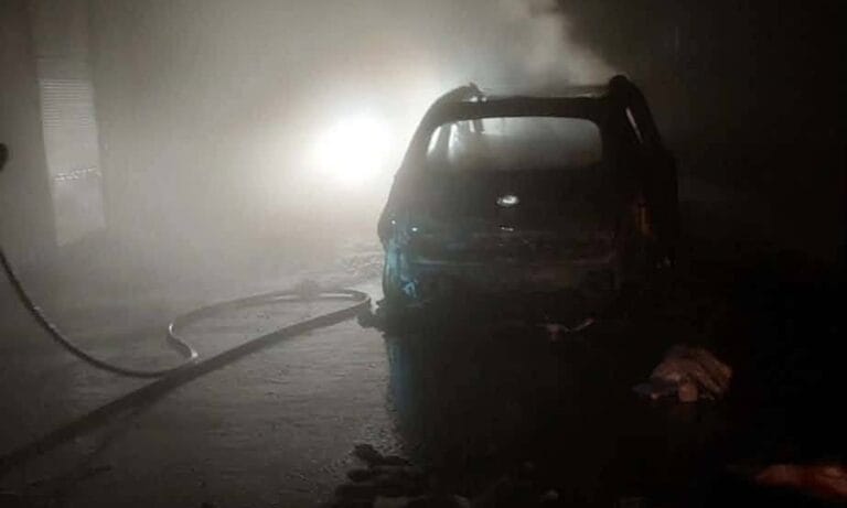 Çaykara Elmalı’da Araç Yangını: Sürücü Son Anda Kurtuldu