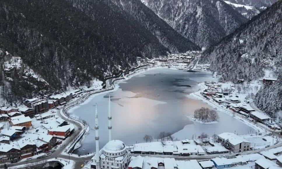 Uzungöl’de Soğuk Hava Gölü Dondurdu, Kış Turizmi Hazırlıkları Sürüyor