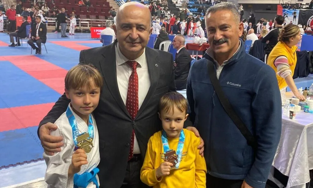 Dernekpazarlı  Akbay Kardeşlerden Madalya