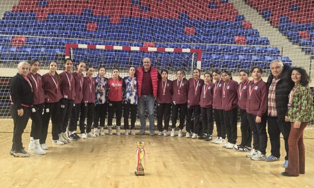 KKTC’li Hentbolcular Türkiye İkincisi Oldu!