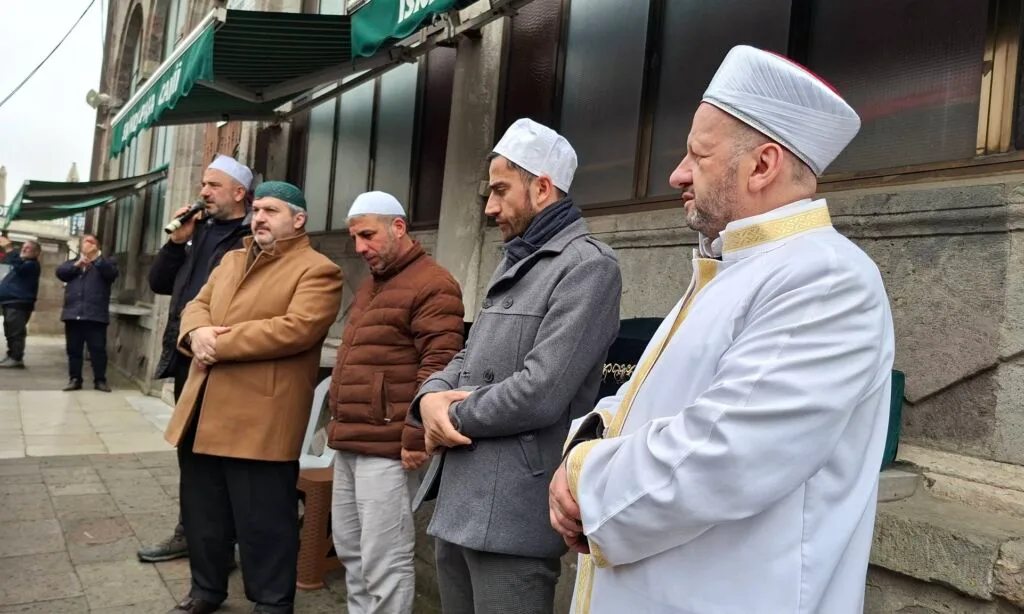 Şair İlhami Albayrak Dualarla Son Yolculuğuna Uğurlandı