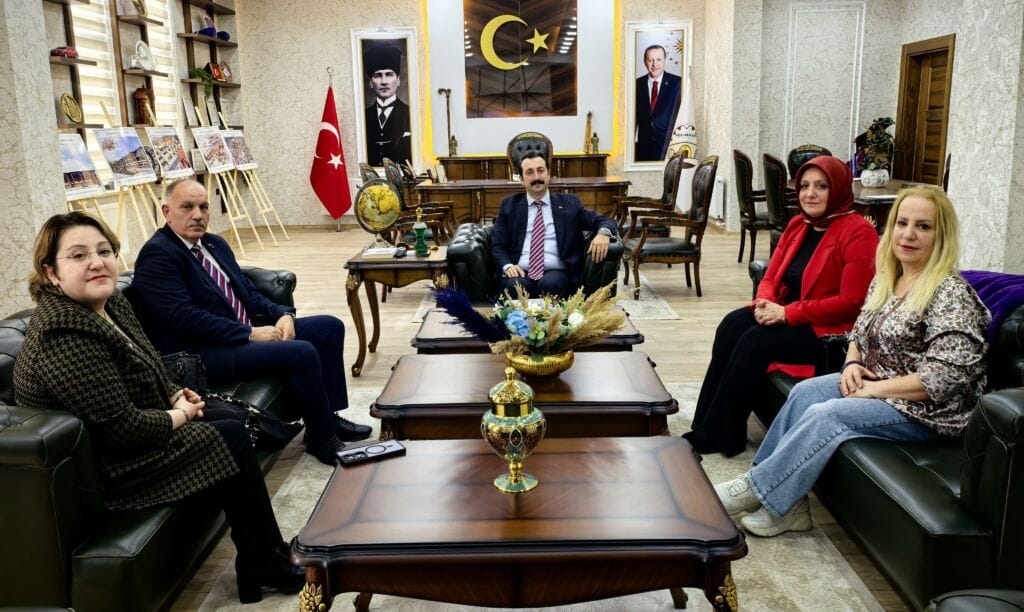 Trabzon Dernekleri Federasyonu’ndan Hekimhan’daki Köy Okullarına Anlamlı Destek