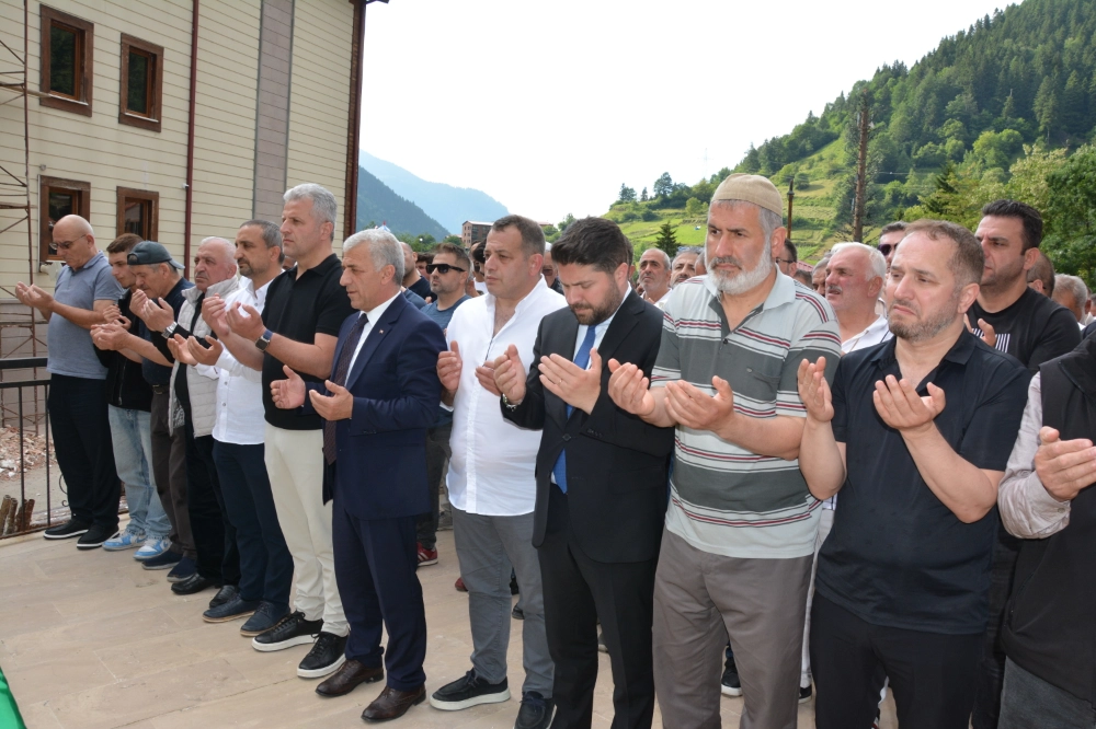 Çaykara Uzungöl Mahallesinde Gülşişe Akyüz Dualarla Sonsuza Uğurlandı