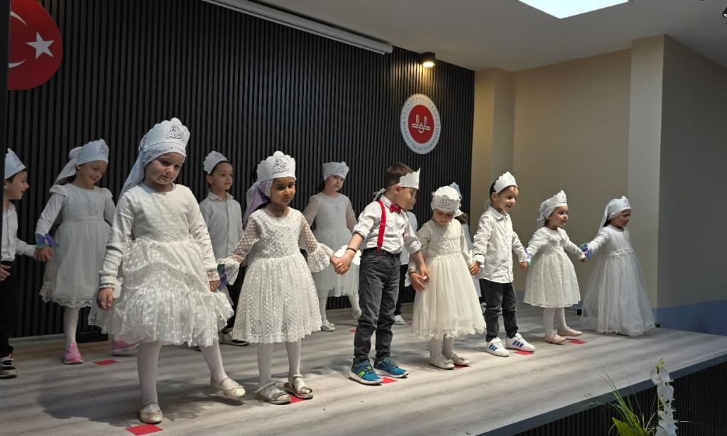 Çaykaralı Miniklerin Mezuniyet Coşkusu