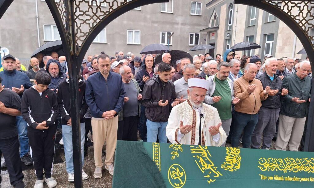 Hanife Sezer Son Yolculuğuna Dualarla Uğurlandı