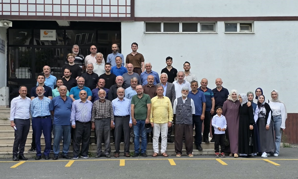 Çaykara İmam Hatip Liseliler Yıllar Sonra Aynı Çatı Altında Buluştu