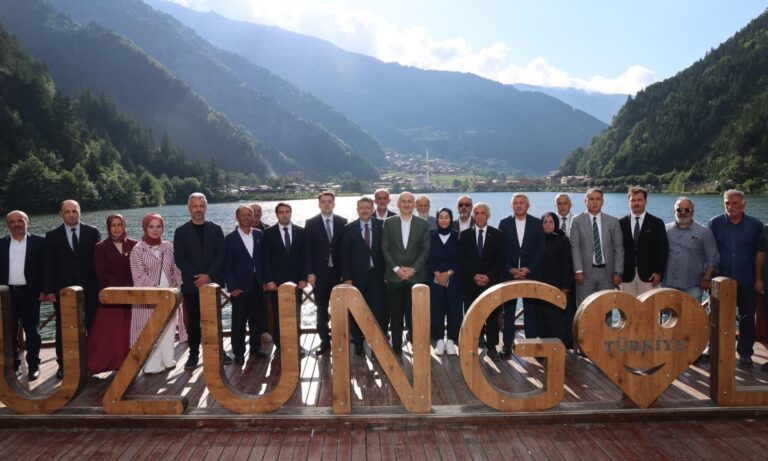 Uzungöl’de Turizm Sezonu Zirvede Ahmet Metin Genç Teyakkuz Mesajı Verdi