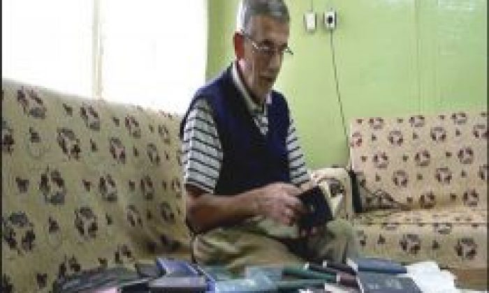 Dursun Ali Sürmenelioğlu 48 Yıldır Günlük Tutuyor
