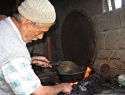 Kaybolan Bir Tarih ve Gurbetçilik Mesleği: Kalaycılık 3