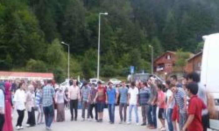 Öğrencilerden Halk Oyunları Gösterisi
