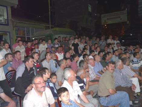 Çaykara, Maçı Sokakta İzledi 3 Çaykara, Maçı Sokakta İzledi 3