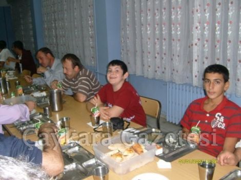 Çaykara Belediyesi İftar Yemeği Verdi 4