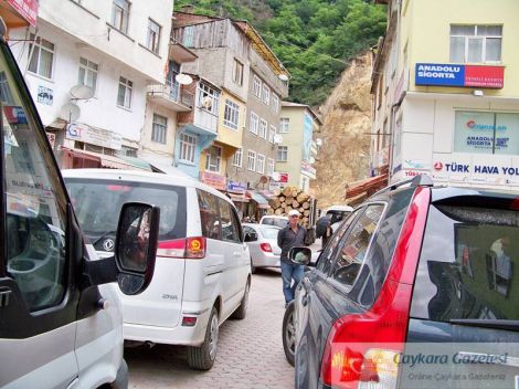 Çaykara’da Trafik Karmaşası 2