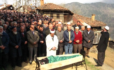 Cenazesini Oğlu Kıldırdı-Fotoğraflı 2